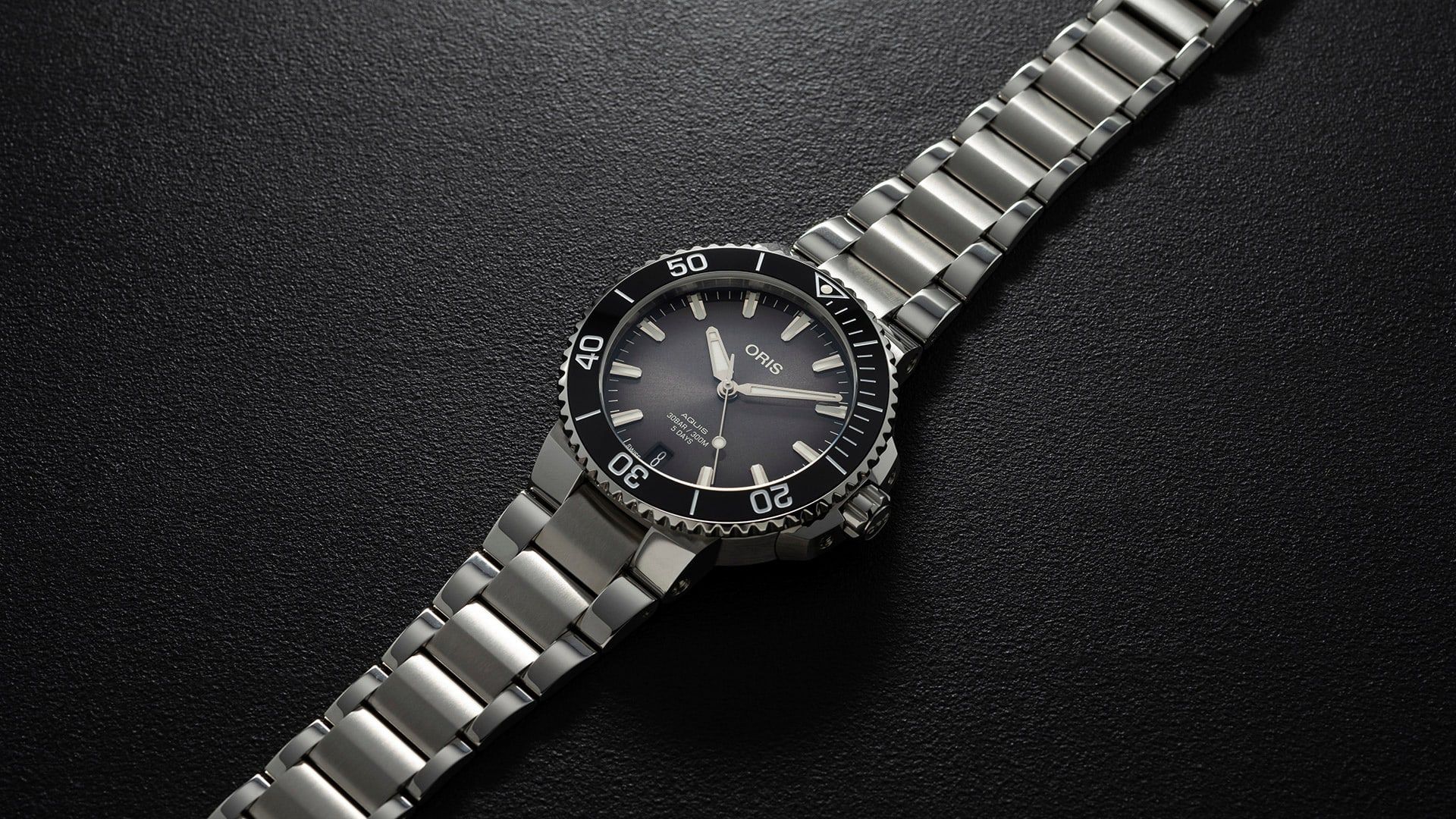 Aquis Date Calibre 400 01 400 7769 4154